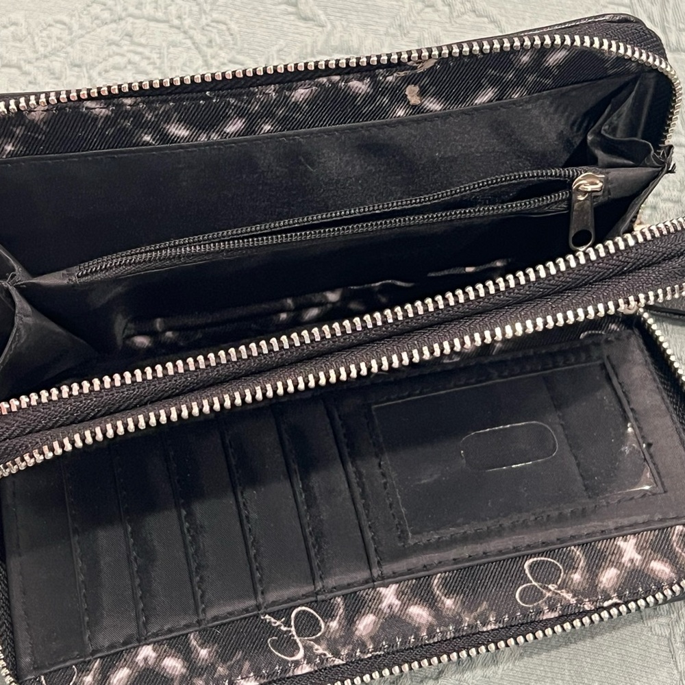 Jessica Simpson chevron-quilted black wristlet wallet - Picture 3 of 4